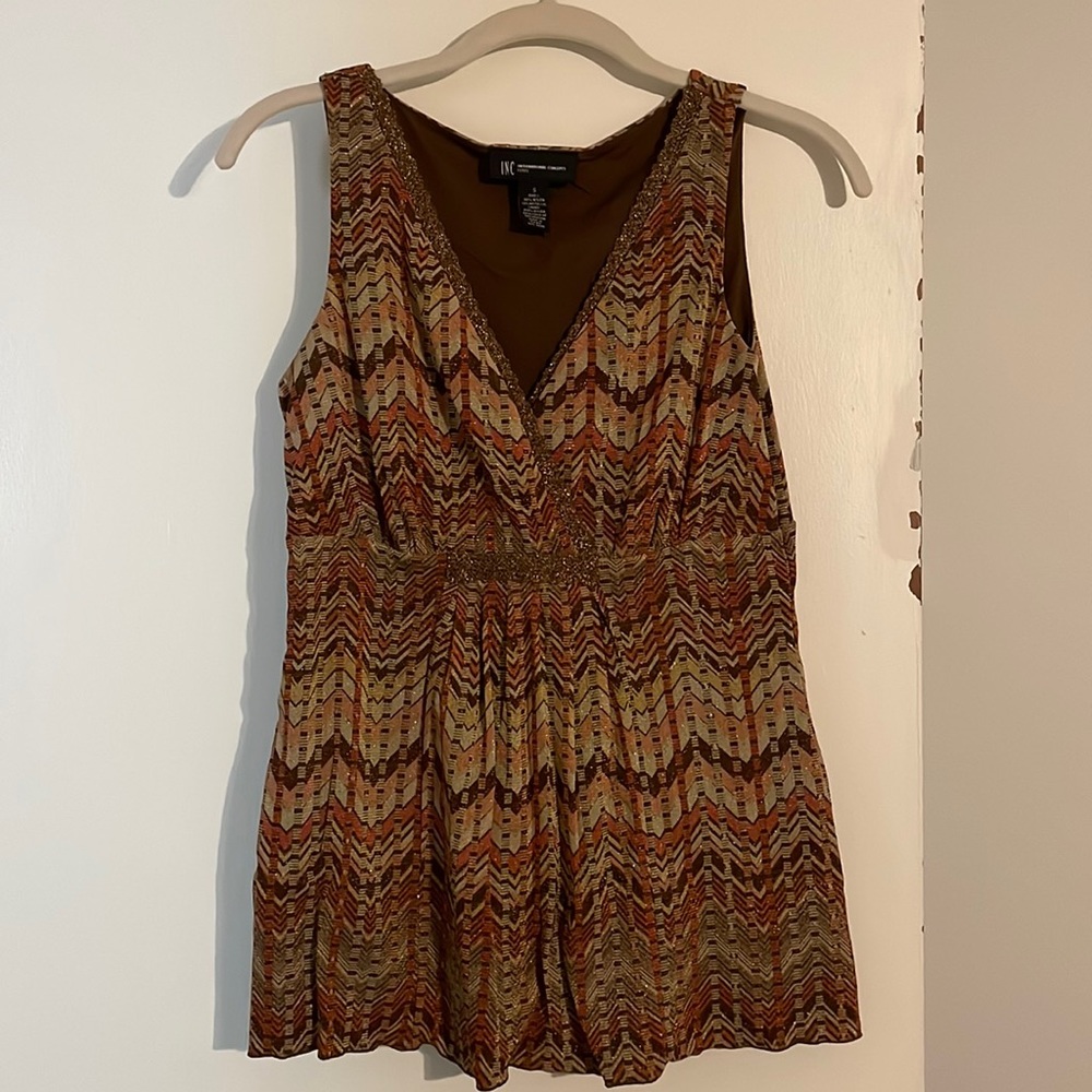 Pretty sleeveless v-neck